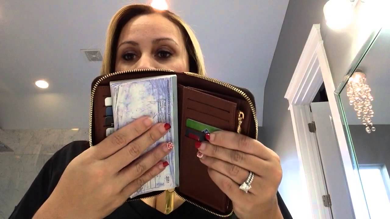 LOUIS VUITTON REVIEW: Compact Curieuse Wallet 