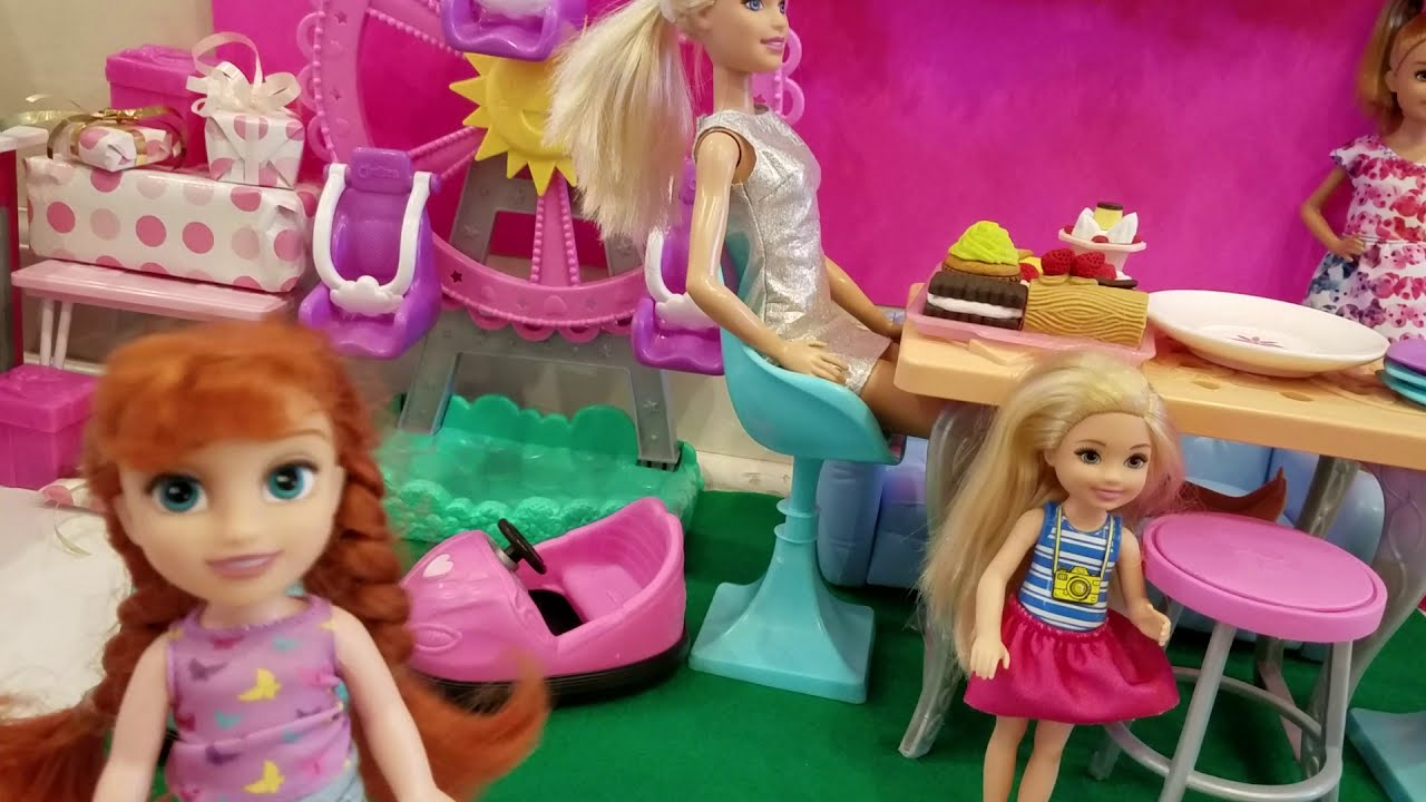 Anna Elsa Elsia Anya and Barbie have a birthday party for Elsia at the