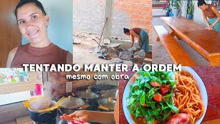 TENTANDO MANTER A ORDEM mesmo com obra/ almoço no capricho/ ele teve que ir alimentar os animais 