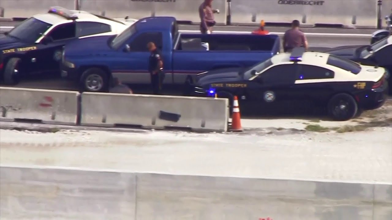 Driver in custody after police chase on Dolphin Expressway - YouTube