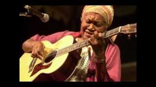 Video voorbeeld van "Odetta - Pastures Of Plenty"