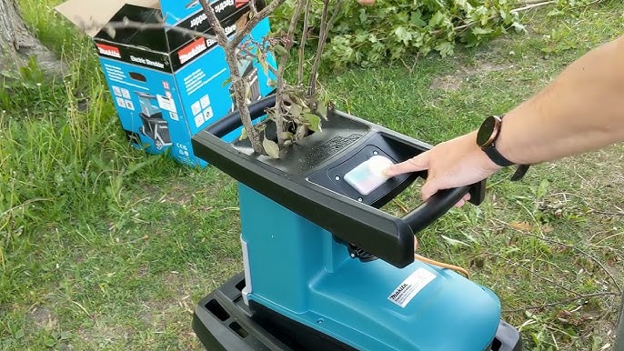 Electric shredder for garden waste Makita UD2500 work demonstration -  YouTube
