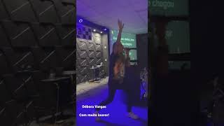 Video voorbeeld van "Com Muito Louvor - Débora Vargas"