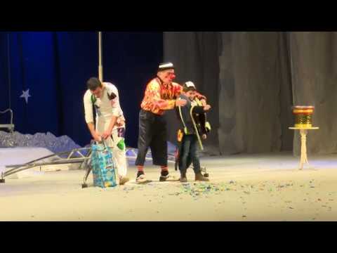 07.01.2017  დავით ჯიქია თეატრში გამართულ საახალწლო წარმოდგენას დაესწრო