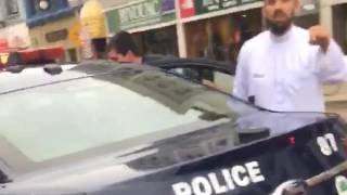 Details Passerby confronts man carrying Islamic State flag Guide