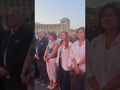 Армянские террористы собрались сегодня в центре Еревана с сепаратистскими тряпками