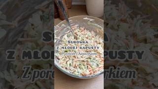 Surówka z młodej kapusty z porem i koperkiem #doobiadu #surówka #młodakapusta