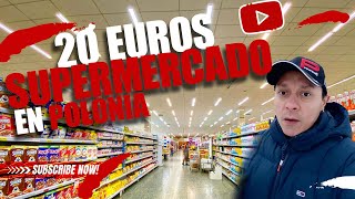 Comprando 20 EUR o $ USD en un supermercado  de Polonia en Cracovia
