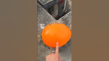 🟠🔵🟡 Kan een waterballon ontploffen als hij van een hoog gebouw naar beneden rolt? 💥🎈#ballon #asmr...