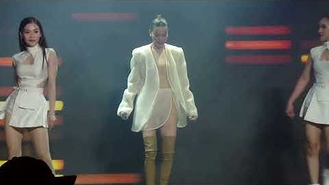 Hồ Ngọc Hà biểu diễn tại lễ ra mắt Beone Vị Chuối