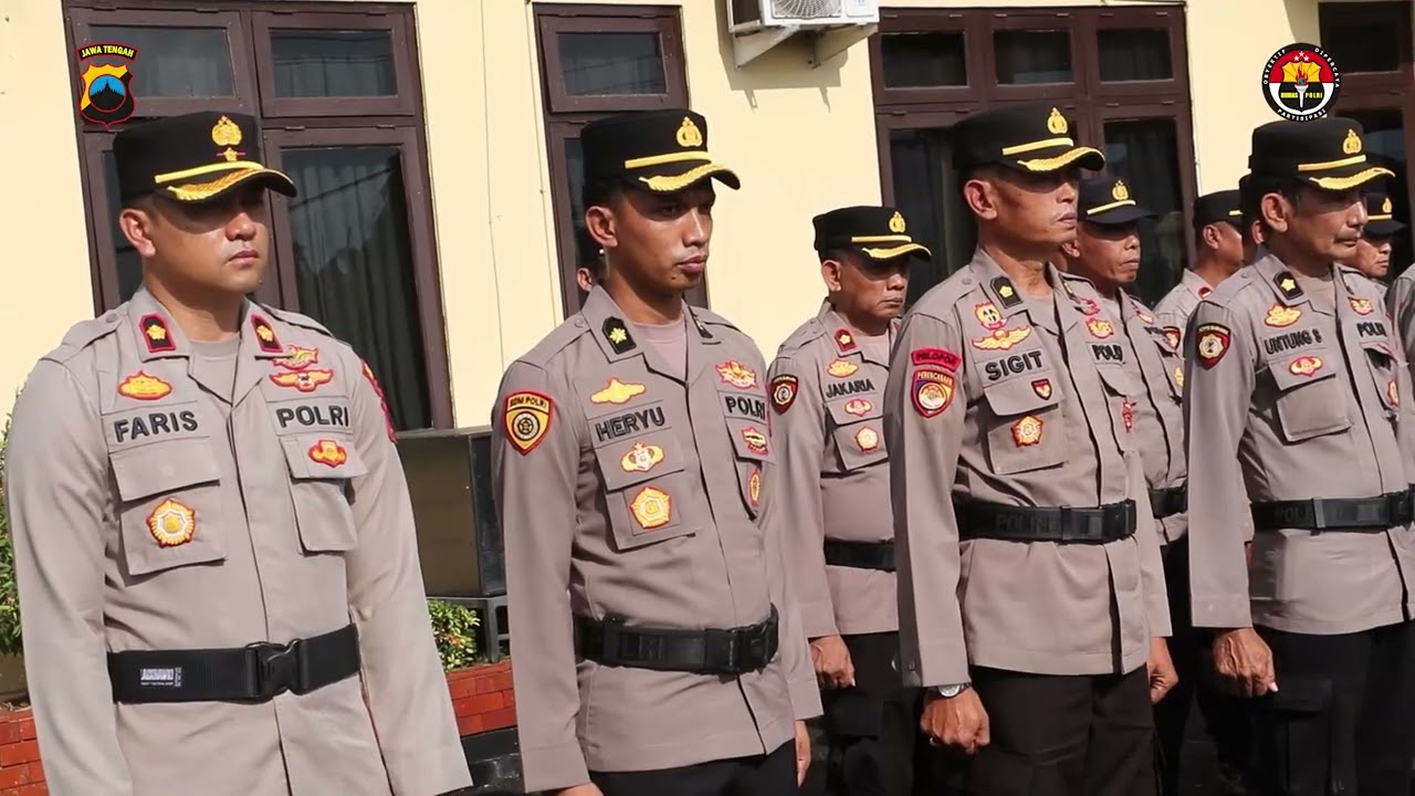 Sebanyak 87 personel Polres Kebumen menerima tanda kehormatan dari Presiden Republik Indonesia