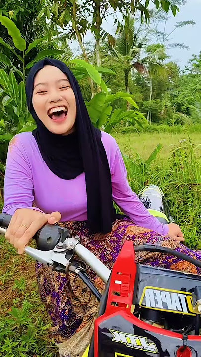 Is there anyone who wants to help me learn to ride a bicycle? #shots #villagegirl