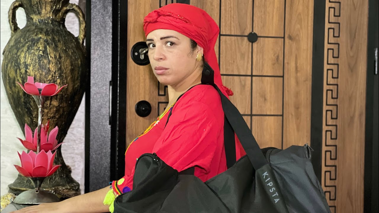 فيلم مغربي : ضحكت عليها جارتها و كلاتها في رزقها باش تزوجها بي خوها و مضنتش بلي … ( شاهد النهاية)