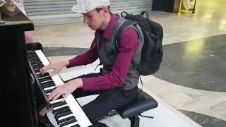 Thomas Krüger – Playing Piano MashUp at Paris Gare Montparnasse (David Guetta / Coldplay) chords