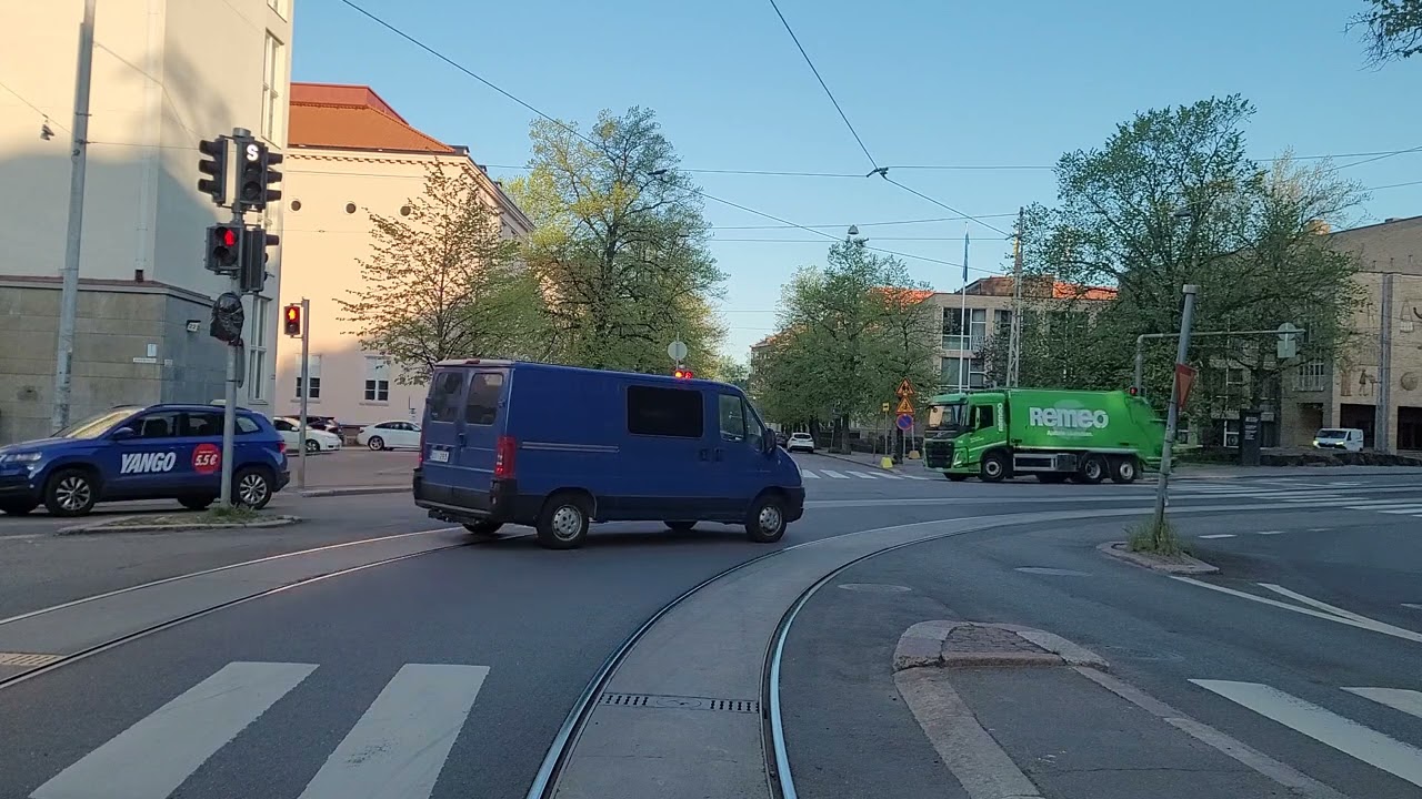 Helsingin raitiolinja 10 Kirurgi-Kuusitie-Kirurgi. Helsinki tramline 10. @kaupunkiliikenne @hslhrt