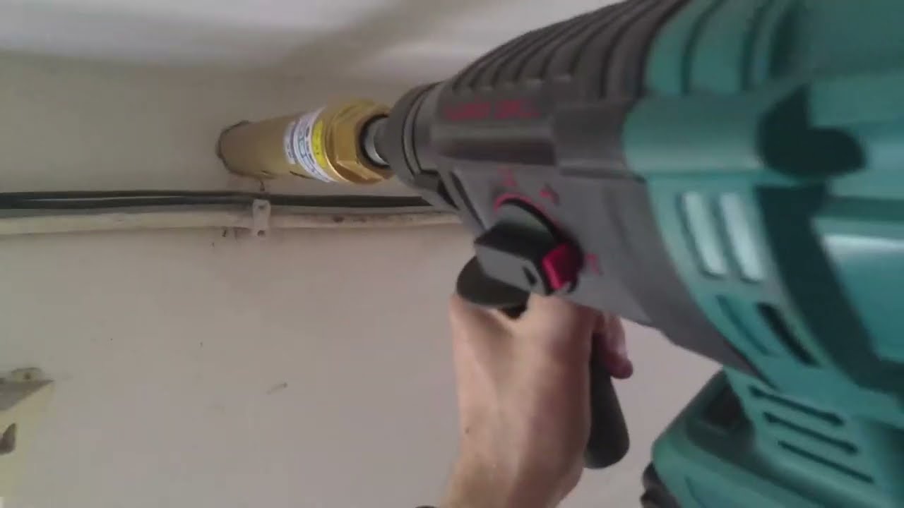 První díra pro fotovoltaiku * stavím FVE * 220703