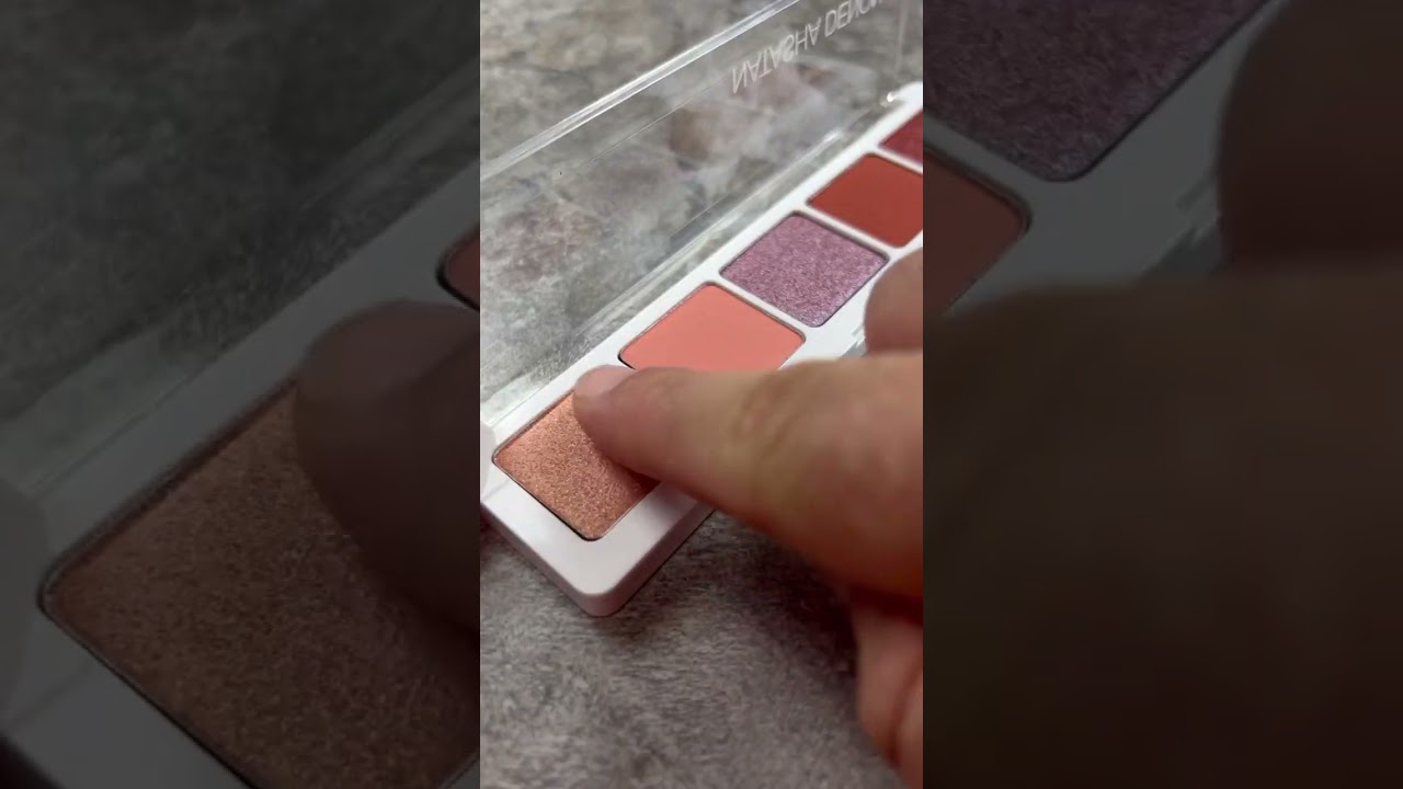 Natasha Denona Coral eyeshadow palette 