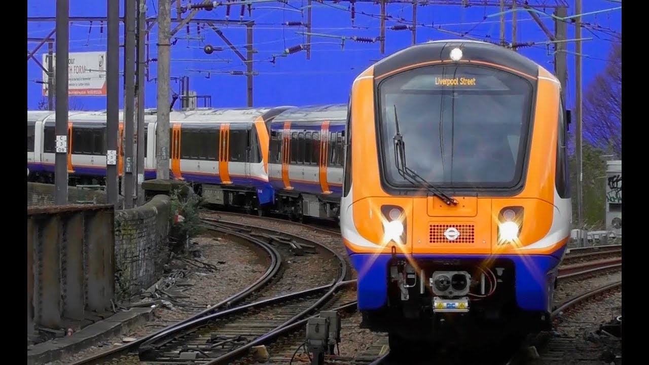 London Overground Class 710/1s 710121 + 710108 Arrive At Hackney