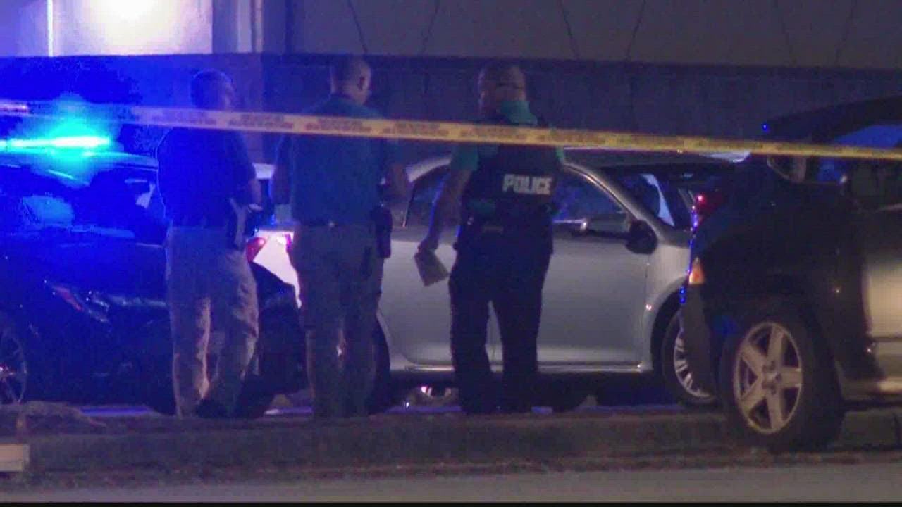 Teen found shot to death in parking lot of Gwinnett County mall - YouTube