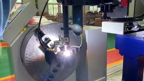 Pipe flange automatic welding machine