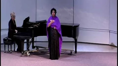 Wow!! Leona Mitchell sings a great Marietta's Lied...