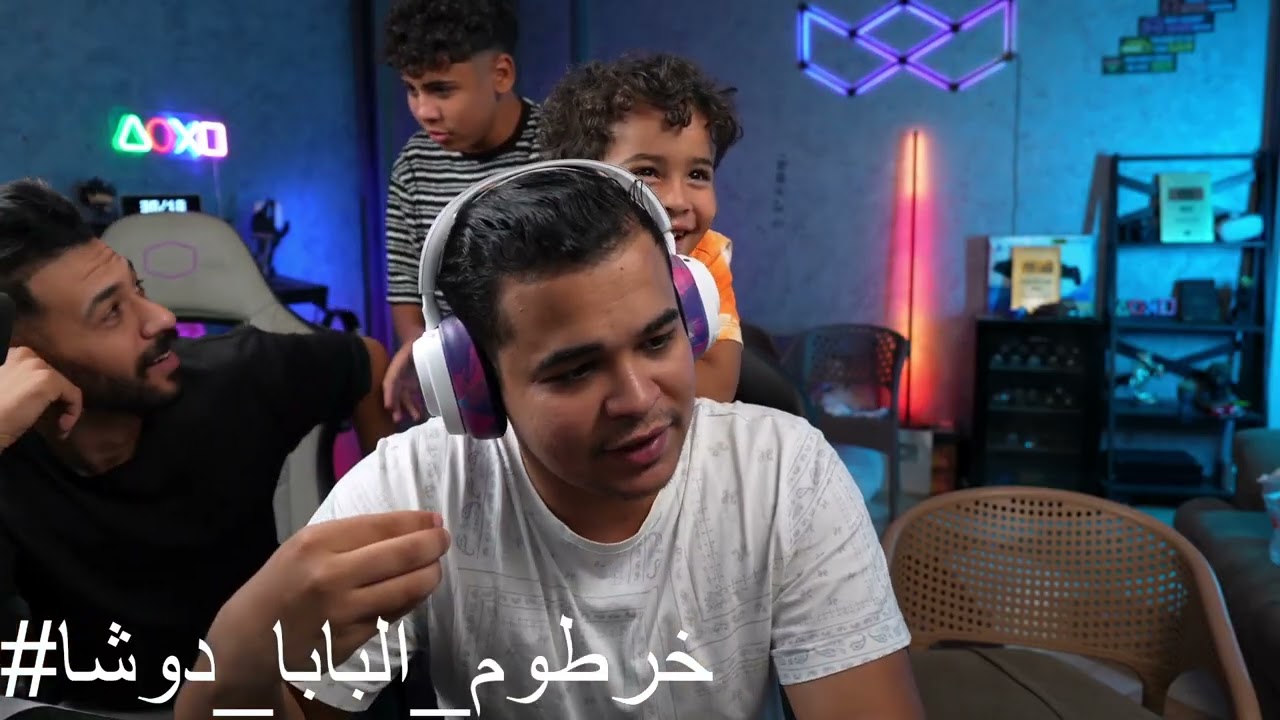 عمرو بيتفرج علي فيديوهات تيكتوكر