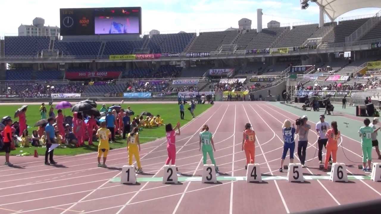 20130903 A-PINK BoMi 100ｍ @ Idol Sports Athletics Championships