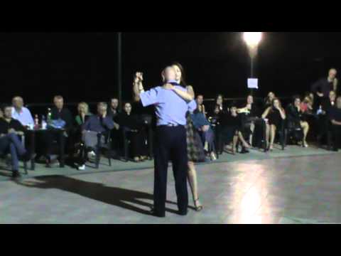 Jorge Kero y Mara Cicerano bailan milonga
