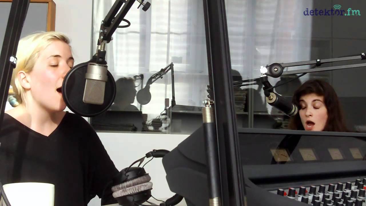 Austra - Woodstock (detektor.fm Akustik-Session) - YouTube