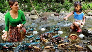 Survival skills- Catch many crab& lobster at waterfall- Cooking crab spicy with egg +3food in forest