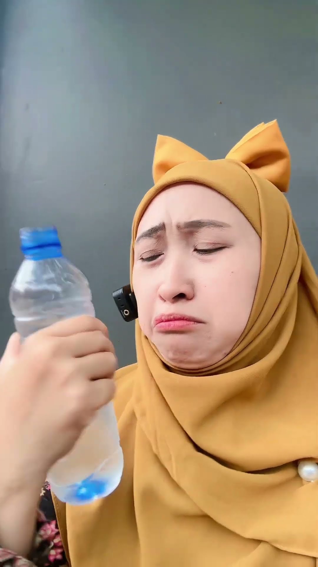 KASIHAN BUNDA DIJAH CUMA MINUM AIR PUTIH AJA