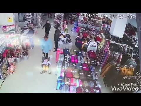 Intenta robar un niño en un bazar chino de Roquetas