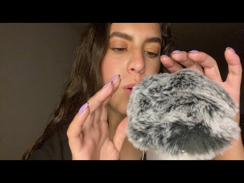 ASMR en español, mouth sounds y acariciando el microfono
