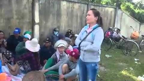 Người dân chặn xe rác vào bãi rác Khánh Sơn Đà Nẵng vì mùi hôi thối 20/10/2015