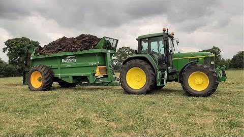 Muck Spreading - John Deere 6910 and Bunning spreader