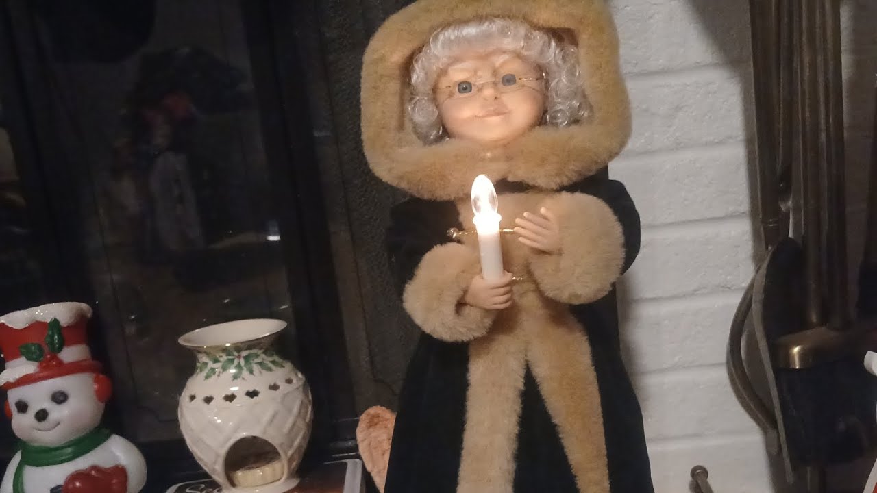 Animated moving Mrs claus doll 