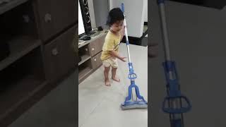 Inem Pelayan Cilik short