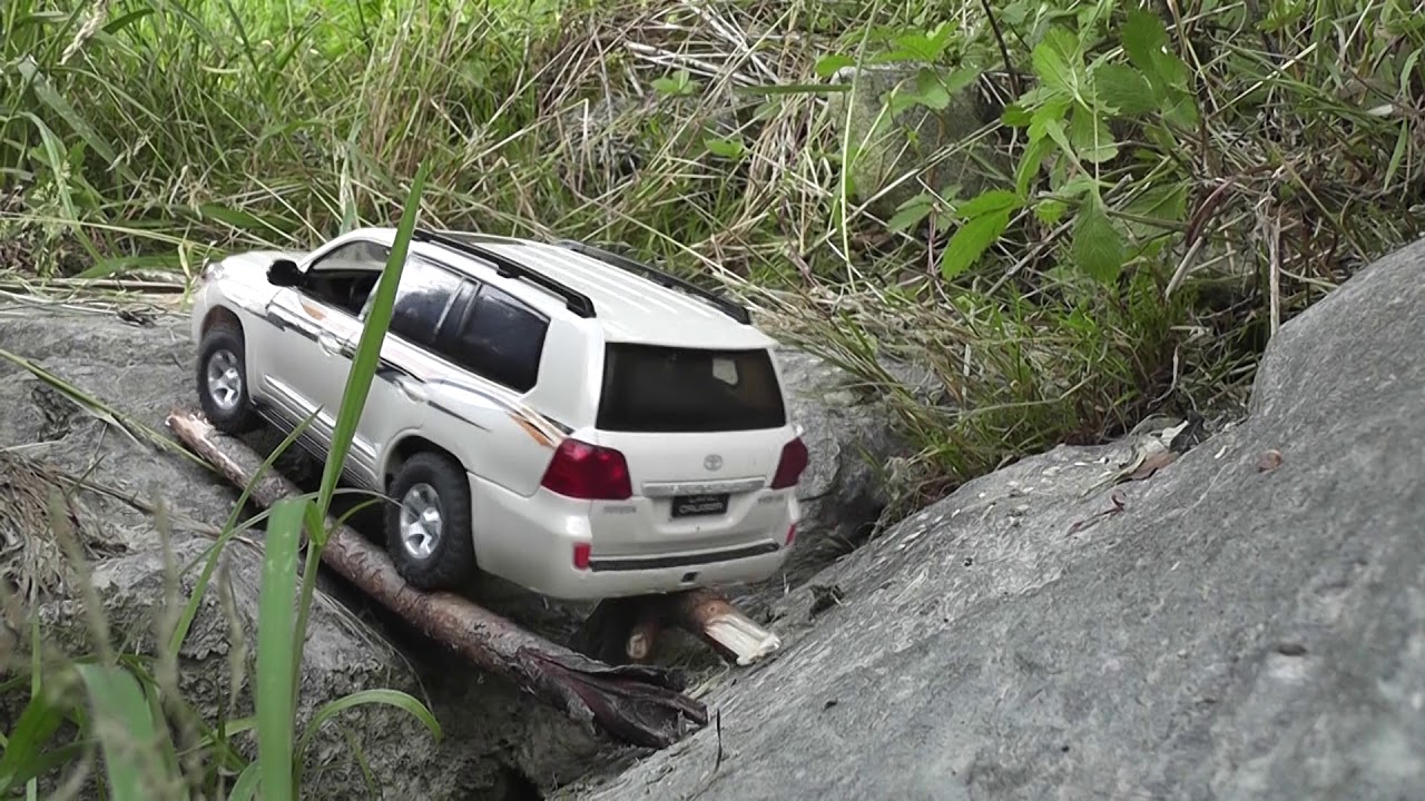 1/24 AutoRC Geko24 ARTR Landcruiser | Episode: Creek (GK24 4WD micro crawler www.tiny4x4.com)