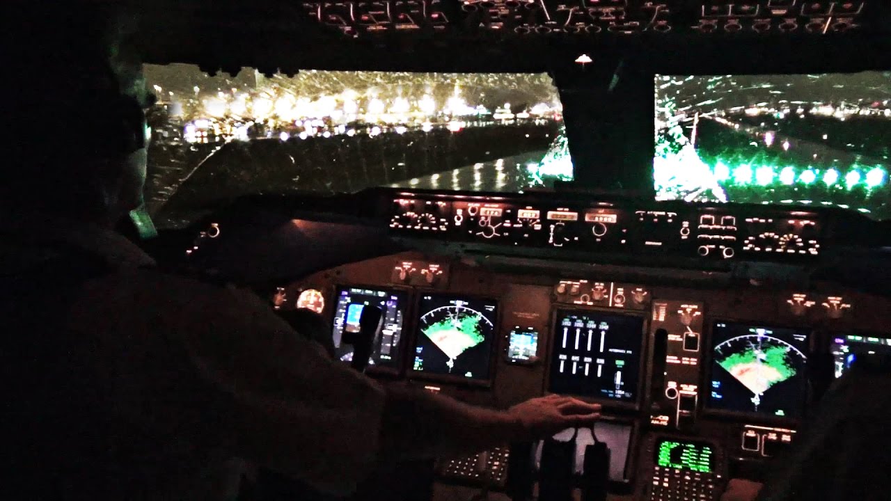 Boeing 747 400 Miami Take off in Heavy Rain   Cockpit View