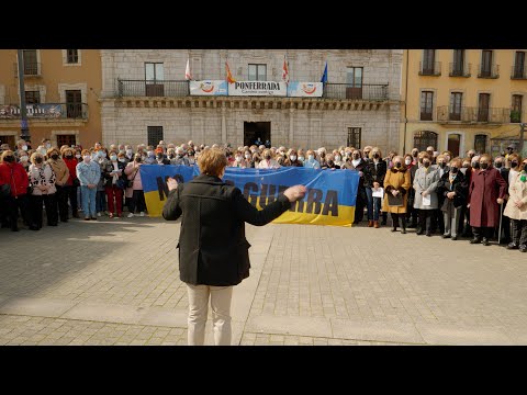 Más de 300 personas cantan en Ponferrada en la iniciativa internacional ‘Coros por la paz’