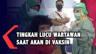 Tingkah Lucu Seorang Wartawan Saat akan di Vaksin