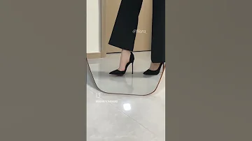 پاهای سفید میسترس ایرانی کفش پاشنه بلند جوراب Heels Black And Feet Of An Nylon Iranian Goddess 