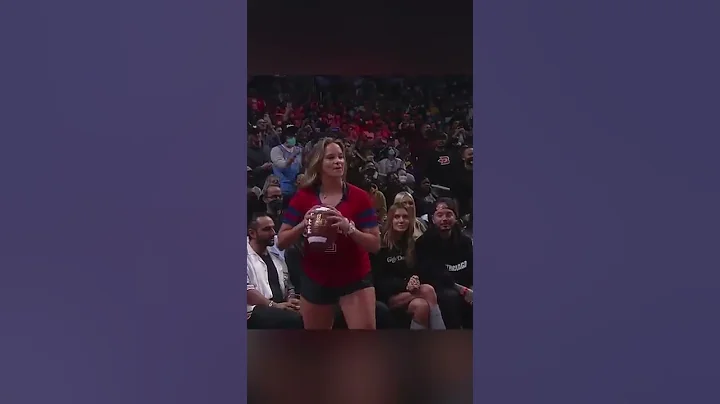 Record BREAKING throw with STEPH CURRY at Crypto.c...