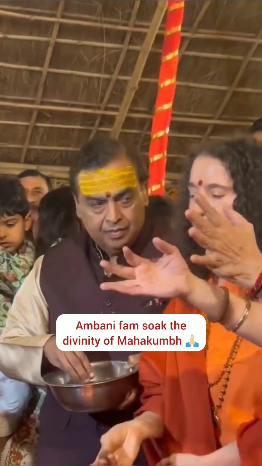 #mukeshambani #akashambani #anantambani at Mahakumbh ?? #filmykalakar #radhikamerchant