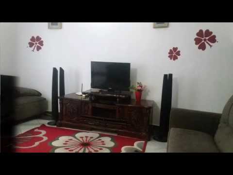 how to design a living room with grey seats and red carpet(3)