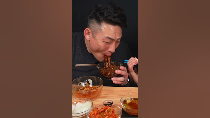 The only way to eat Jjajangmyeon (black bean noodles)