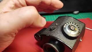 How to tighten the adjustment screw on a TTL prism