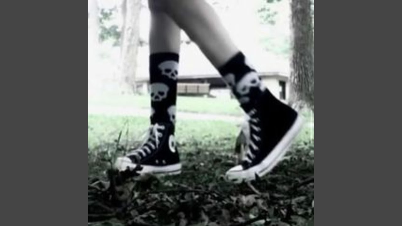 Haunt me (feat. 6arelyhuman) auf YouTube ansehen Haunt me (feat. 6arelyhuman) auf YouTube ansehen