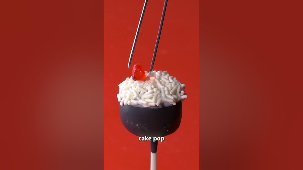 No chopsticks needed! These sushi roll cake pops are a bite-sized dessert dream 🥢🍣