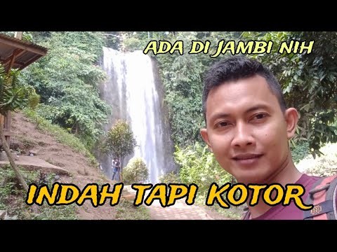 Air terjun ini indah, tapi banyak sampah